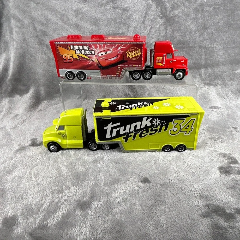 Disney Pixar Cars Mack Hauler and Trunk Fresh 34 Hauler Truck Lot Red Green